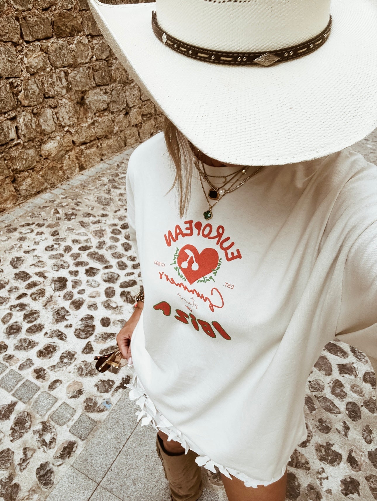 ISLA IBIZA CHERRY UNISEX T-SHIRT - VINTAGE WHITE