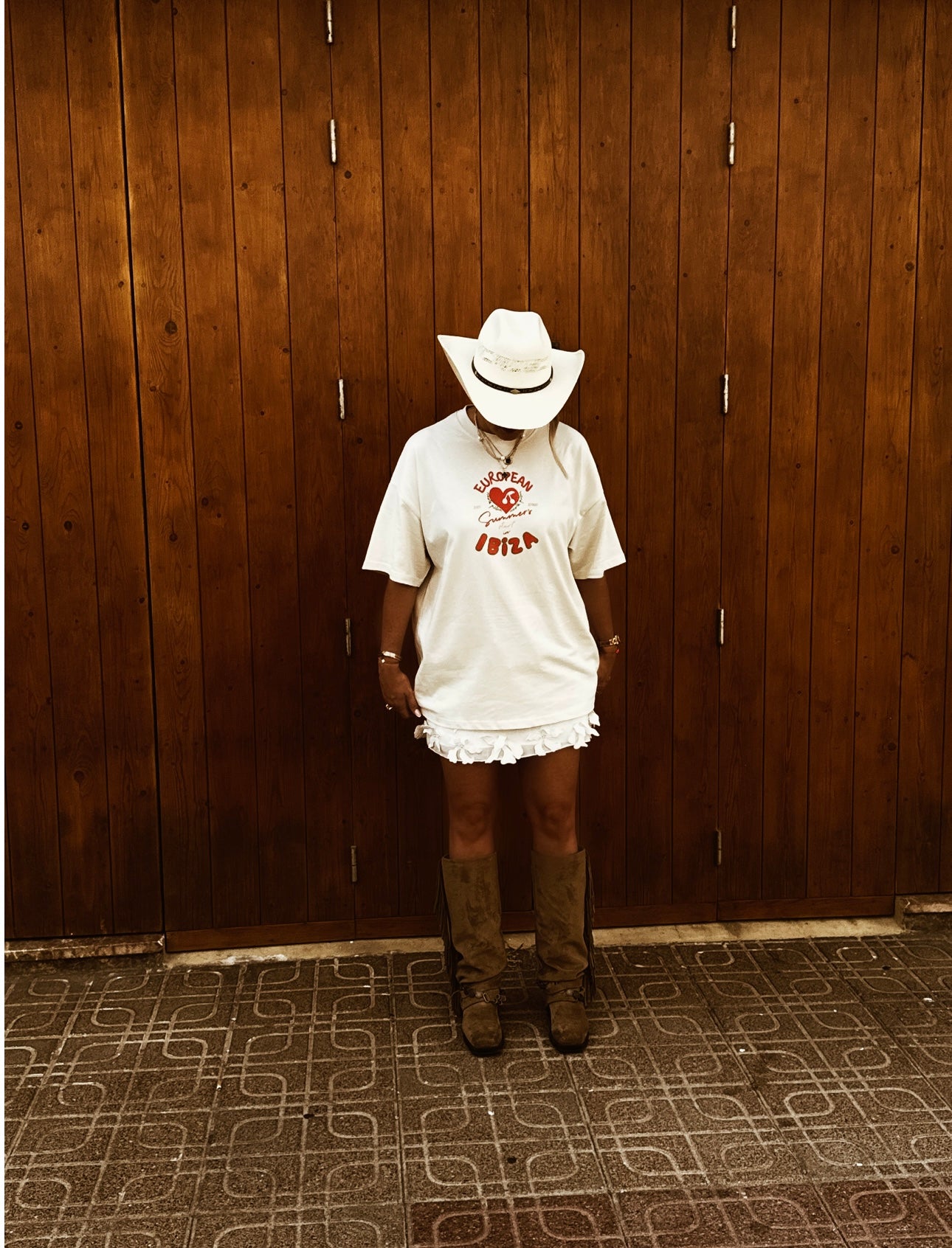 ISLA IBIZA CHERRY UNISEX T-SHIRT - VINTAGE WHITE