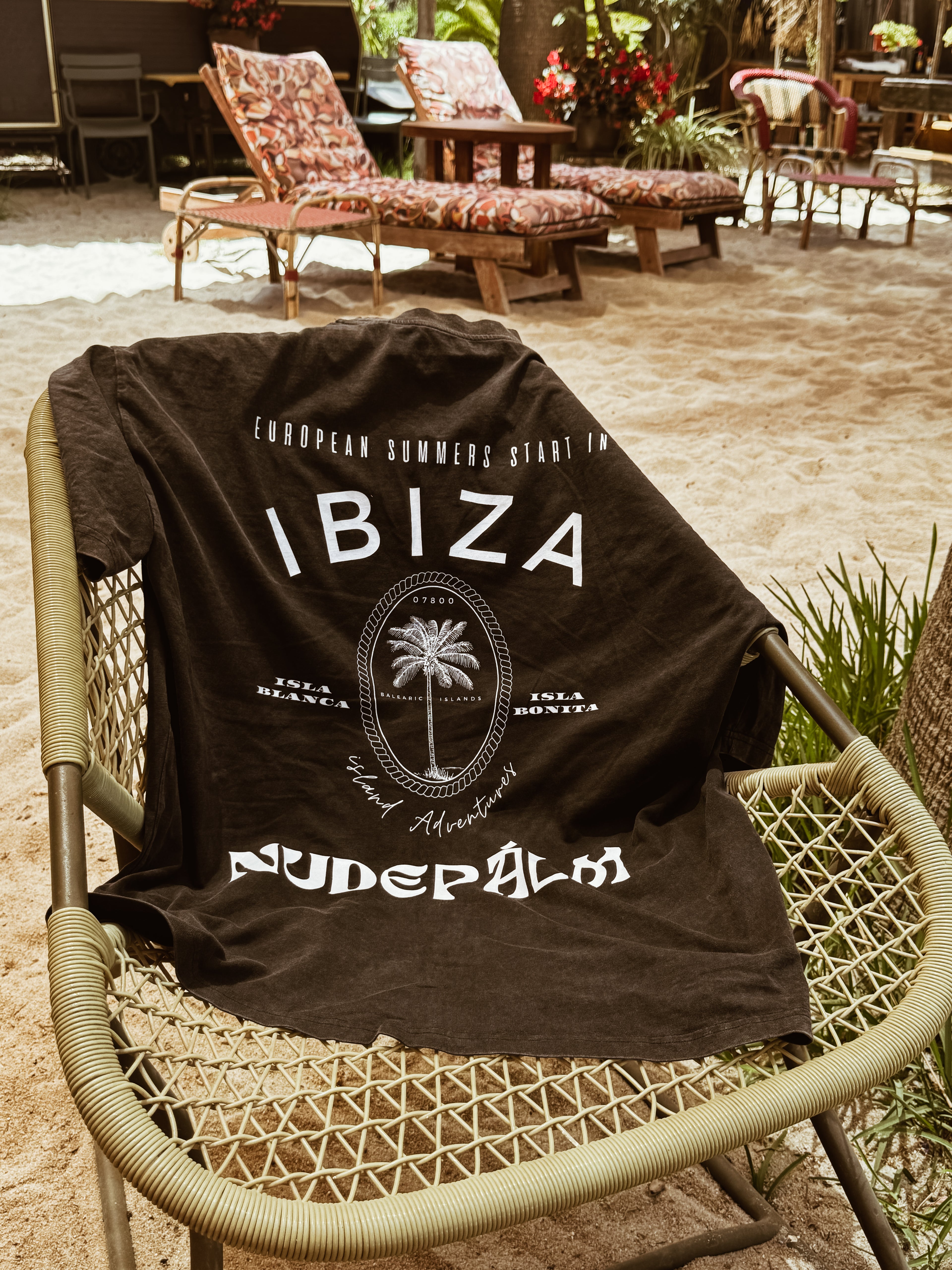 ICONIC IBIZA ISLAND T - SUN SOAKED BLACK